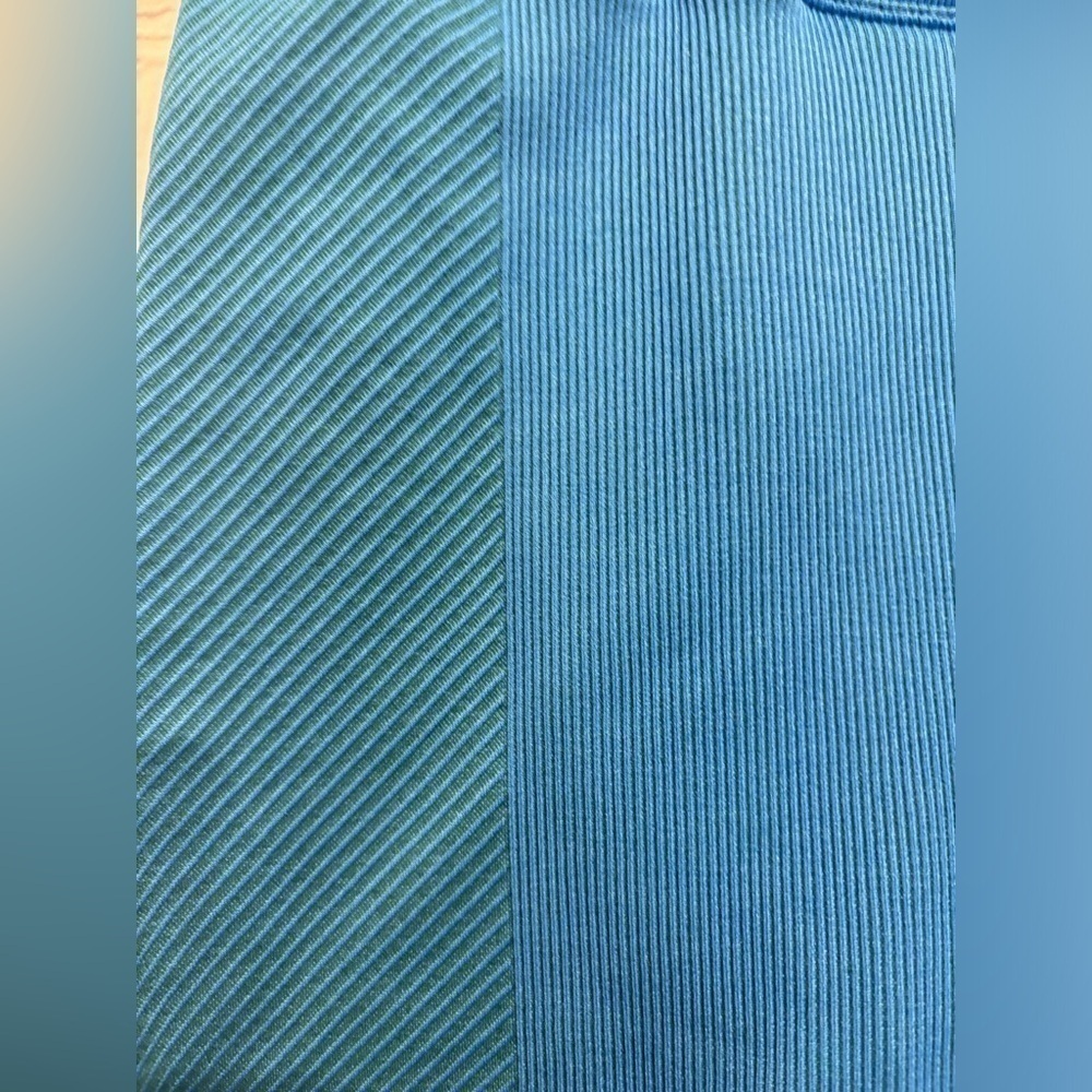 Wilson Woman’s royal blue ribbed biking pull on athletic shorts - Size Medium - Picture 4 of 5